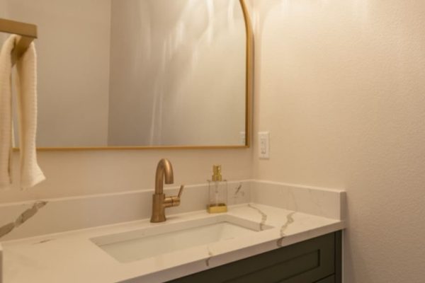 Elegant bathroom vanity